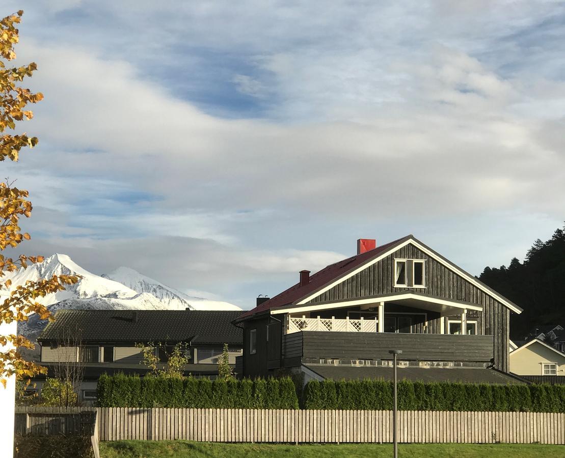 Villa Andalsnes Exterior photo