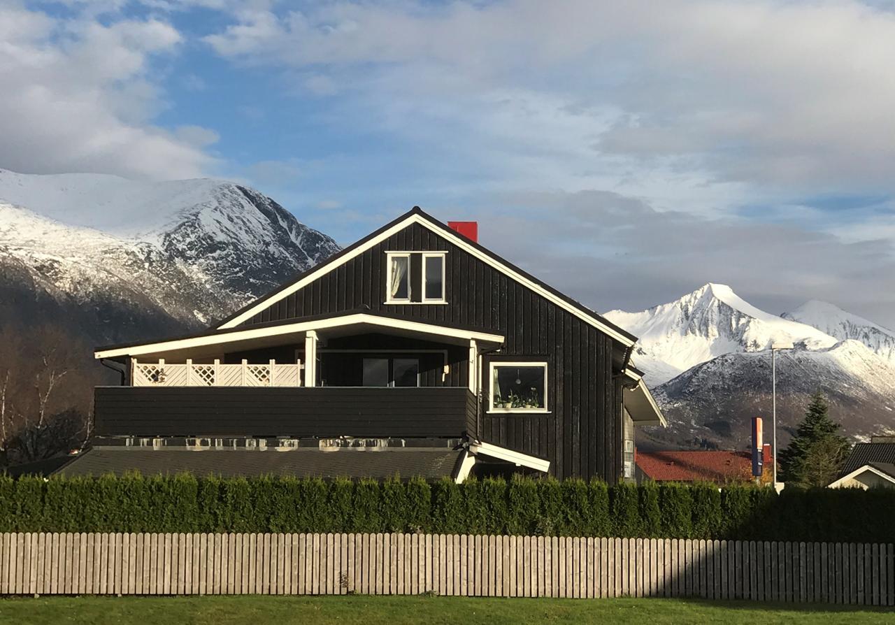 Villa Andalsnes Exterior photo