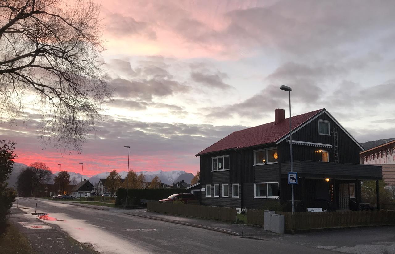 Villa Andalsnes Exterior photo
