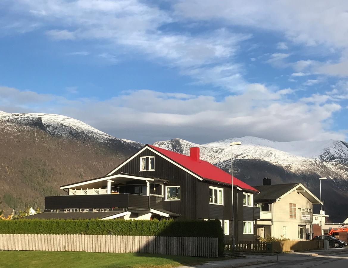 Villa Andalsnes Exterior photo